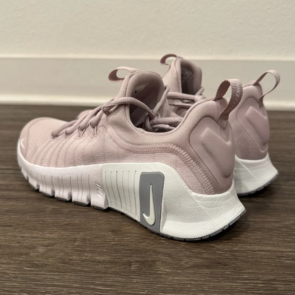 Nike Wmns Free Metcon 6 'Platinum Violet' sz 9.5, 10
